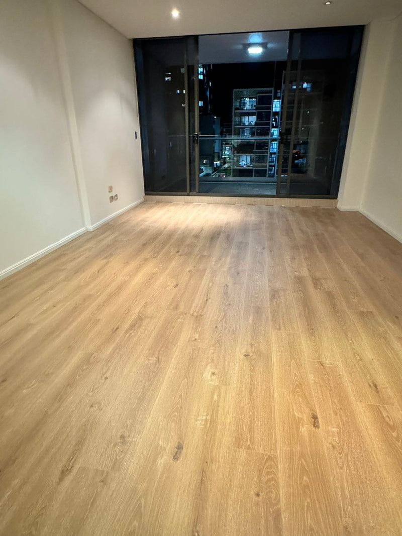 Ginger Oak - 10.3mm Hybrid Flooring
